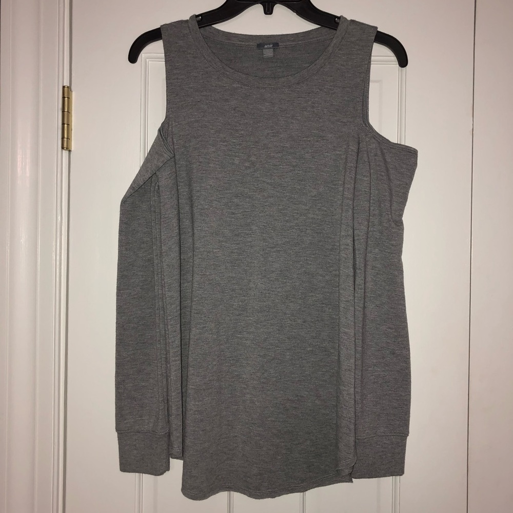 Long sleeve shoulder cut out shirt